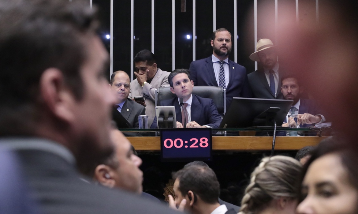 Câmara derruba MP que aumentava impostos e impõe derrota a Lula