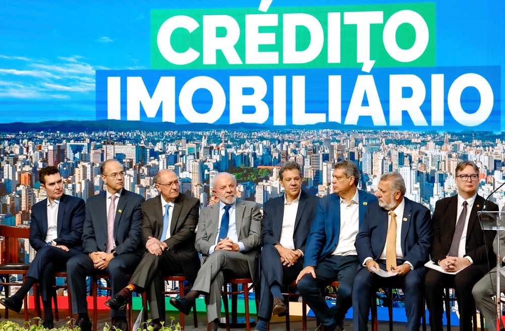 Governo anuncia nova linha de crédito habitacional para a classe média