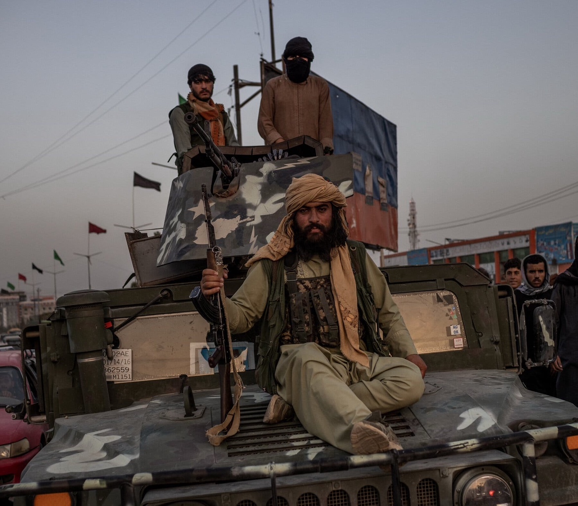 Paquistão e Afeganistão trocam tiros na fronteira após ataque aéreo em Cabul