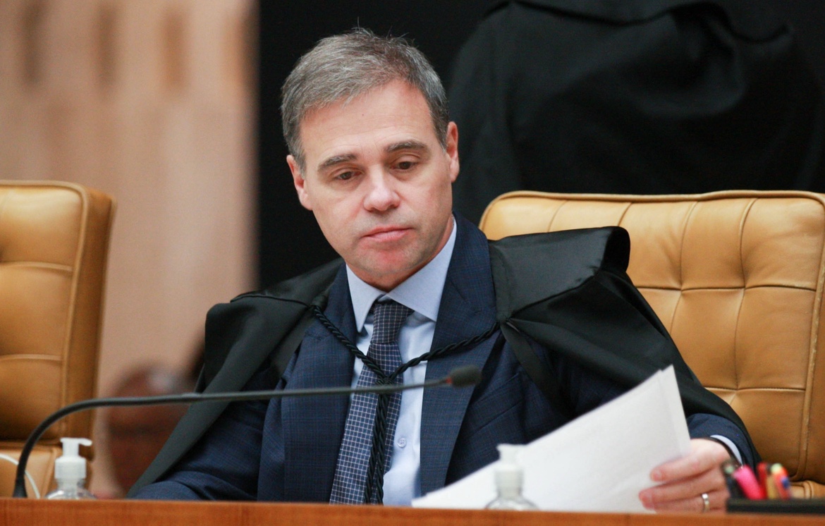 STF bloqueia R$ 389 milhões de sindicato ligado a irmão de Lula