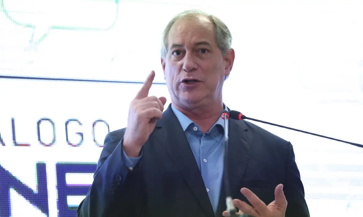 Ciro Gomes deixa o PDT, após partido se aliar ao PT no Ceará