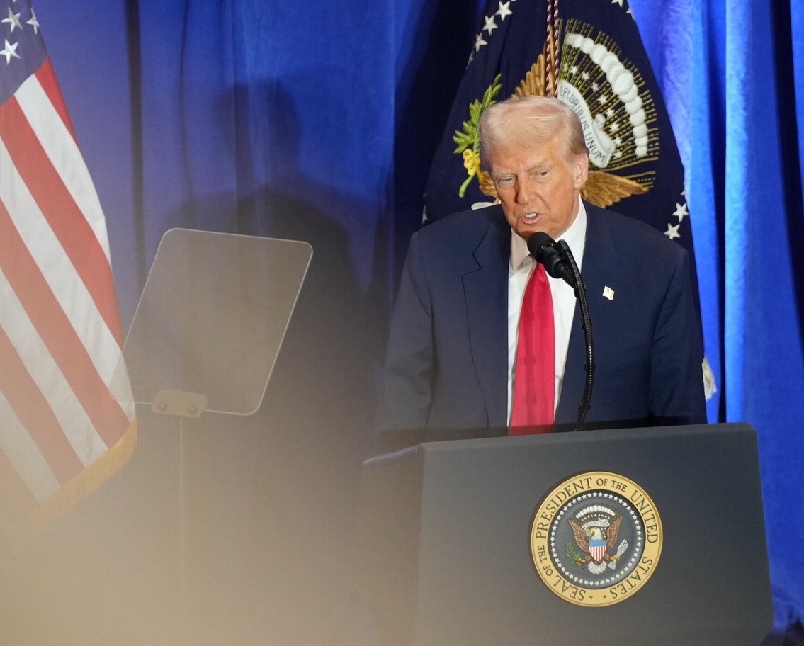 Trump exige US$ 230 milhões do governo dos EUA por “perseguição” e violações