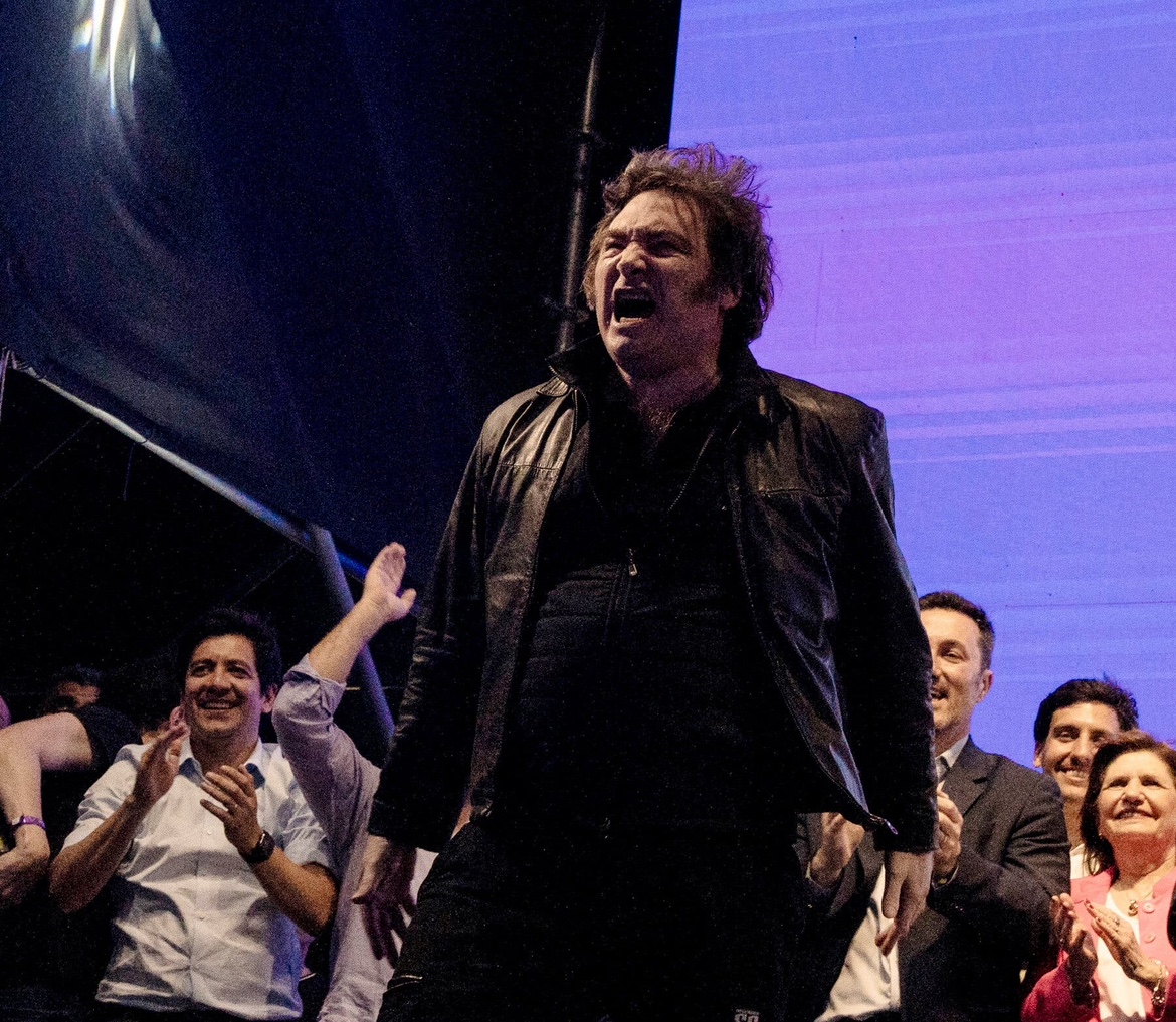 Milei triunfa em eleição e conquista maioria no Congresso argentino