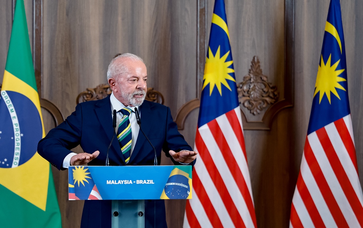 Posso resolver a guerra na Ucrânia junto com Trump, diz Lula