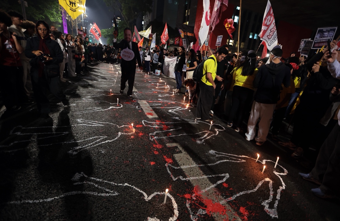 Esquerda realiza ato em São Paulo contra a PM após operação no Rio