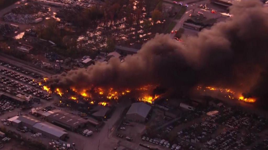 Avião cargueiro da UPS cai perto de aeroporto de Louisville, nos EUA