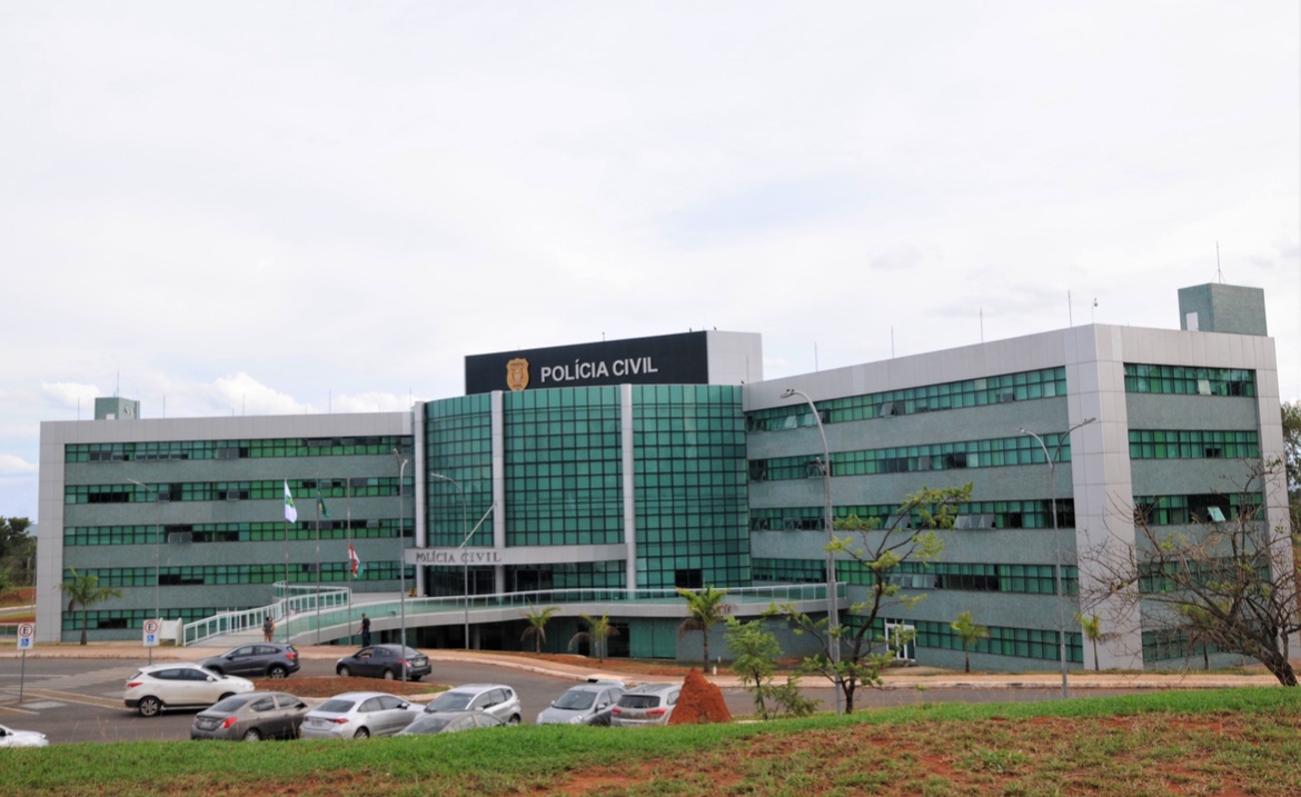 Homem que tentou invadir a embaixada dos EUA e ameaçou Trump é alvo de busca