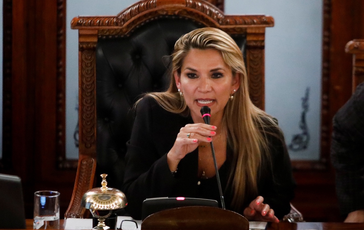 Acusada de golpe, ex-presidente boliviana é solta após decisão judicial