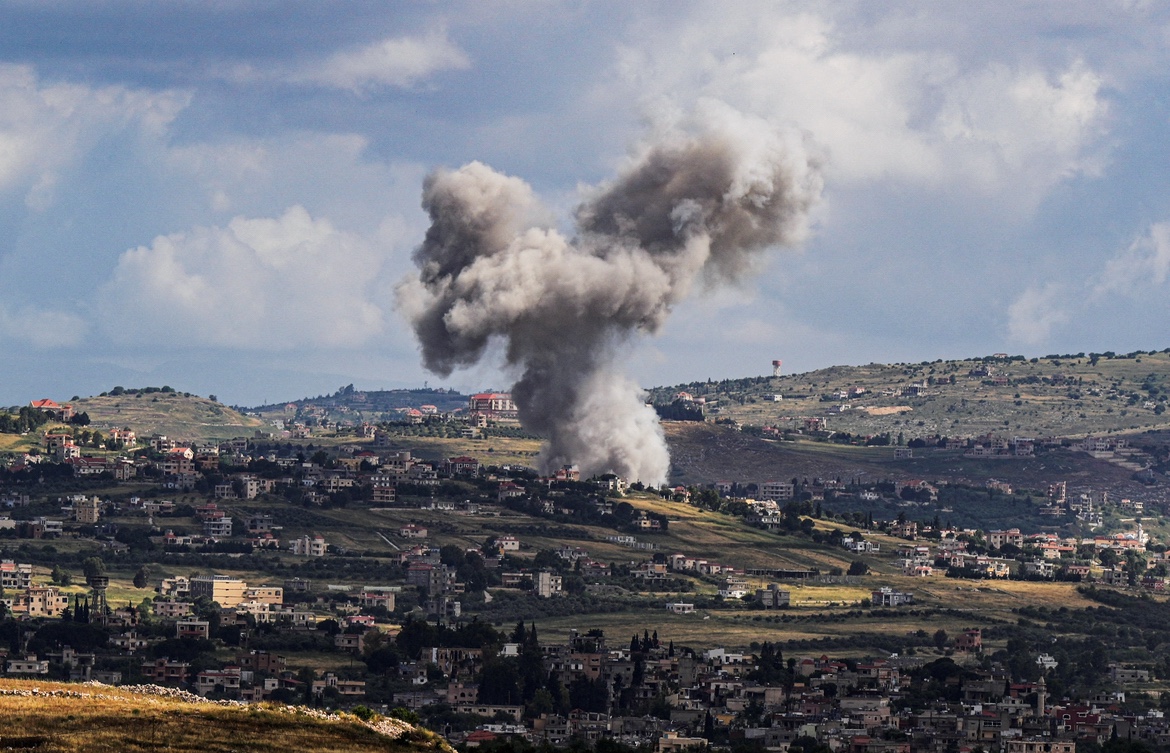 Israel bombardeia alvos do Hezbollah no Líbano