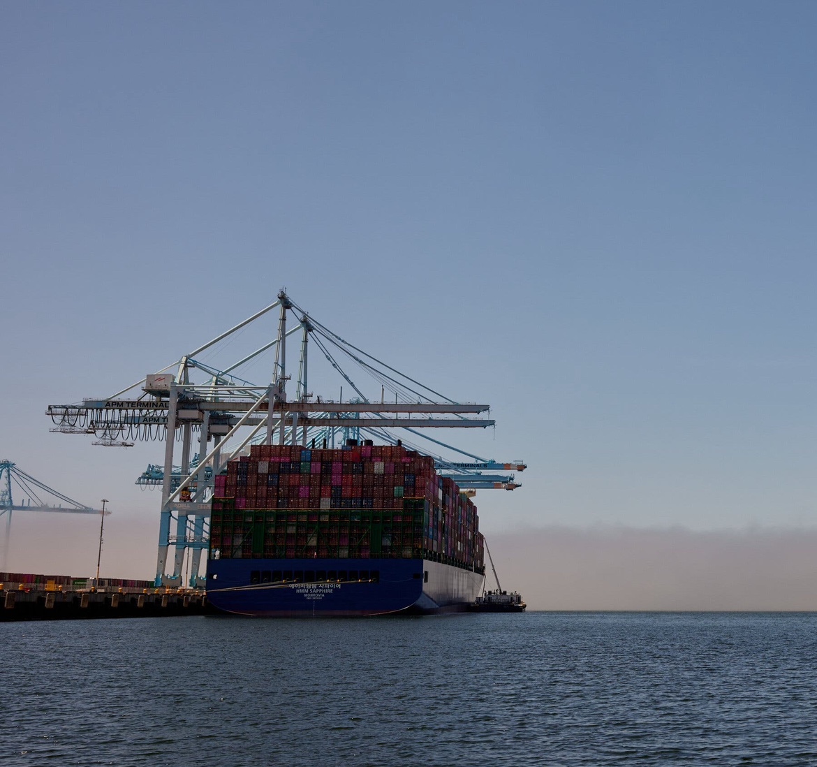 Exportações da China recuam fortemente em outubro e acendem alerta