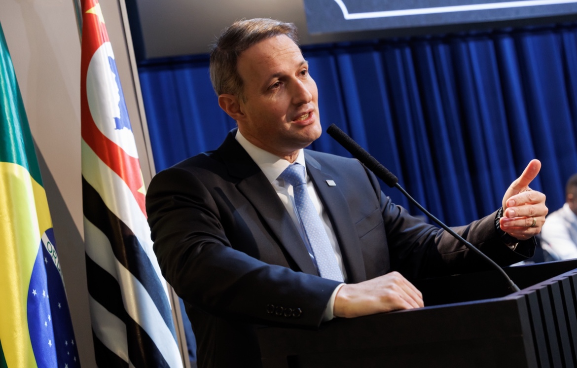 Derrite apresenta 4ª versão do PL Antifacção, e Motta acata pedido para adiar a votação