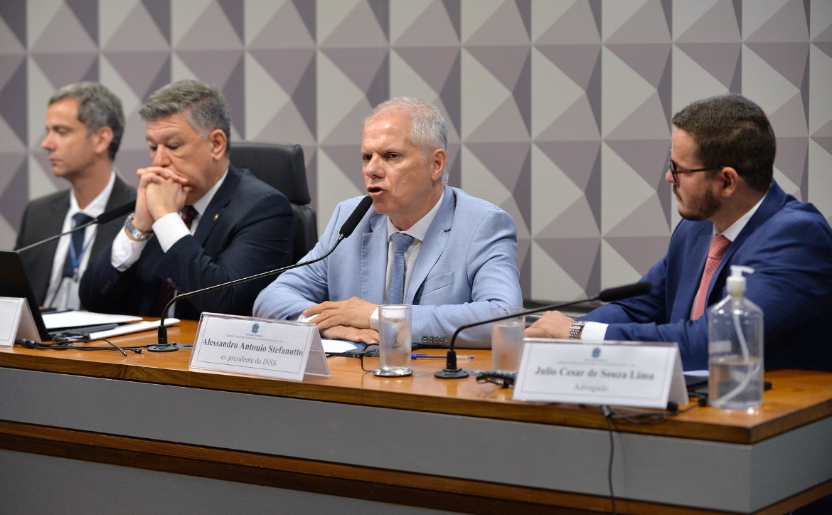 PF prende ex-presidente do INSS por esquema de descontos ilegais