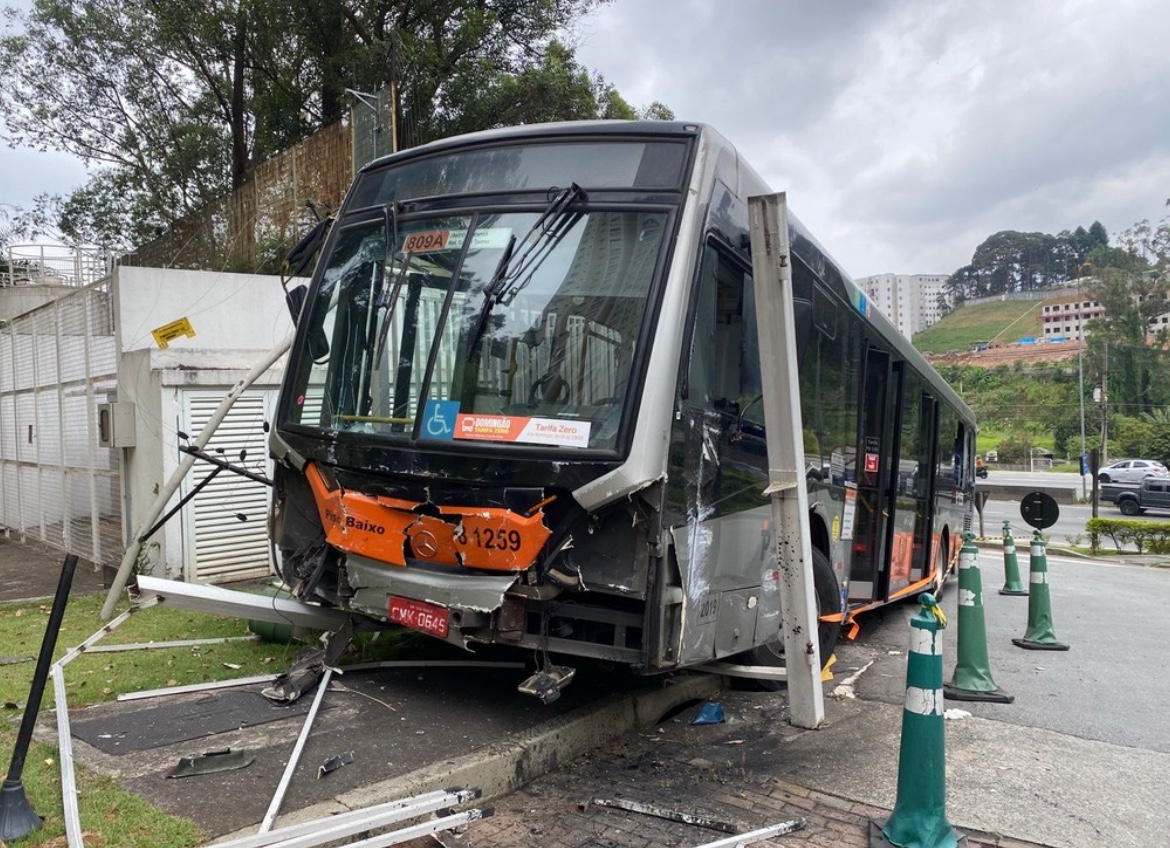 Grave acidente na Zona Oeste de São Paulo deixa 12 feridos