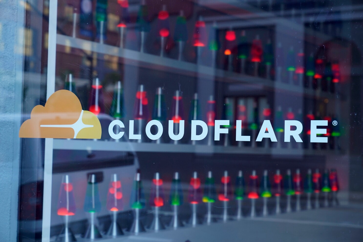 Cloudflare enfrenta falha global e derruba sites, incluindo o The São Paulo News