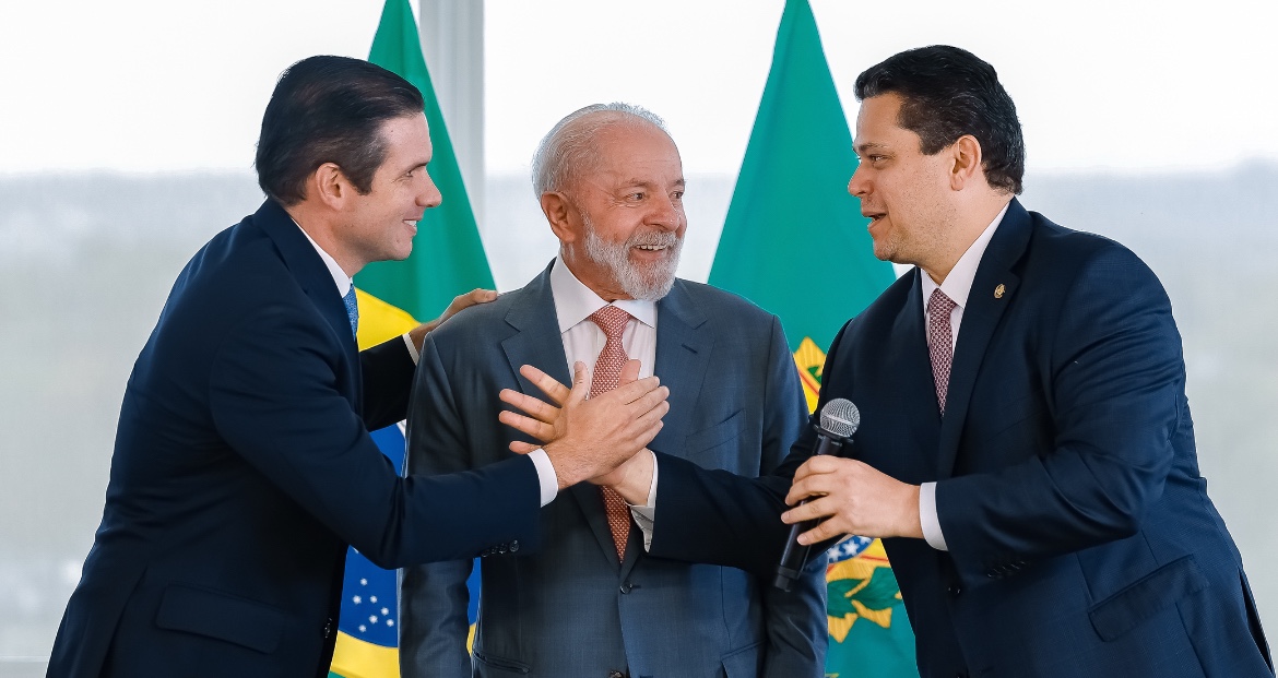 Lula cria crise com o Senado após indicação de Messias ao STF