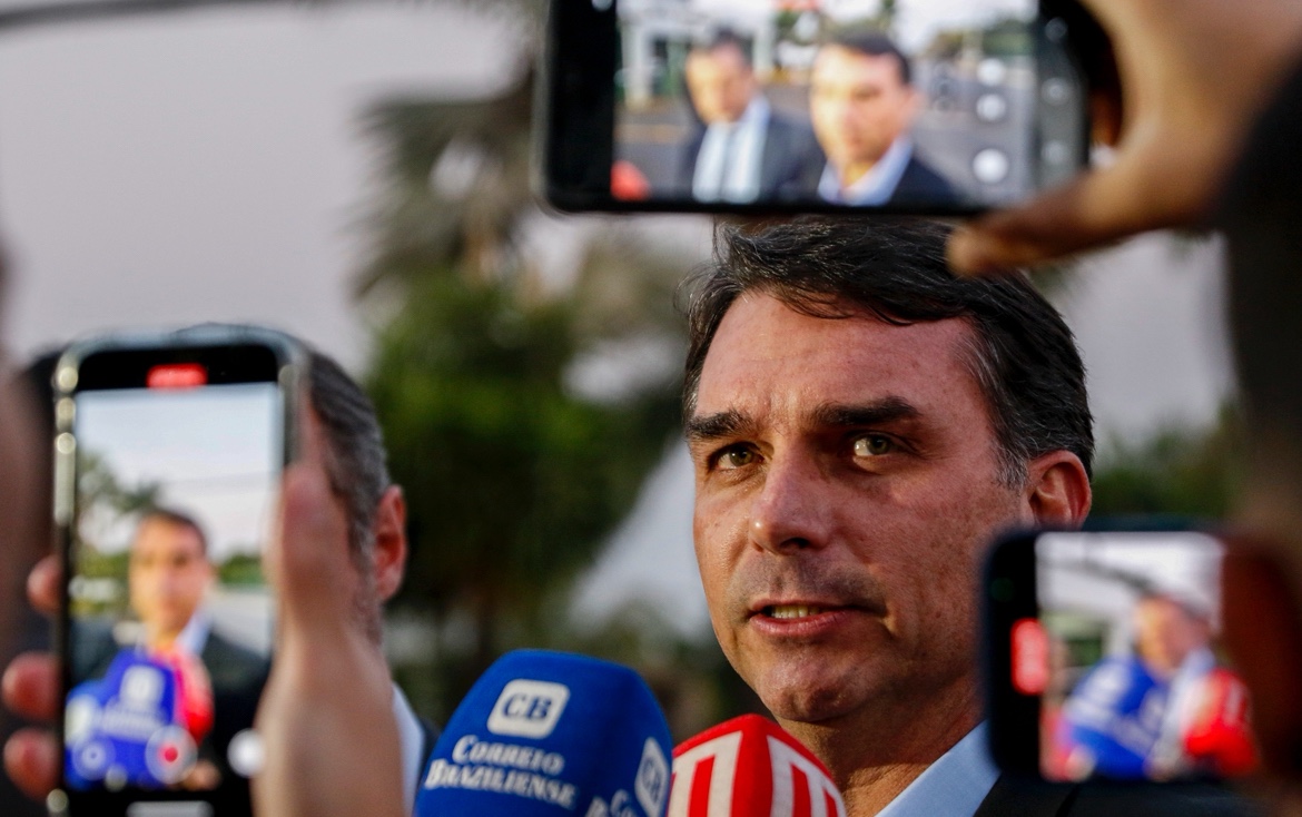 Foco será a anistia agora, diz Flávio após prisão de Bolsonaro