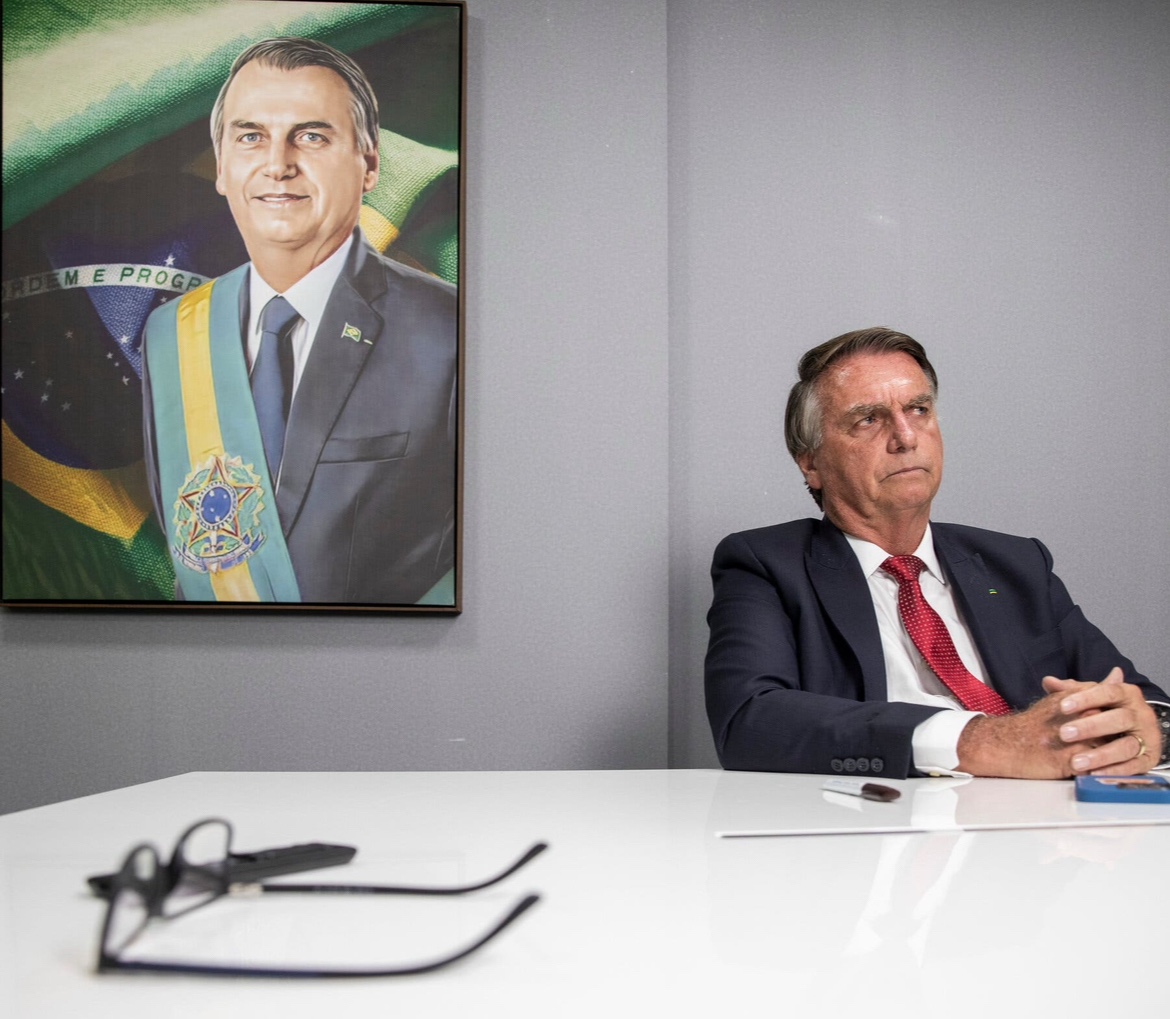 Bolsonaro começa a cumprir pena de 27 anos de prisão