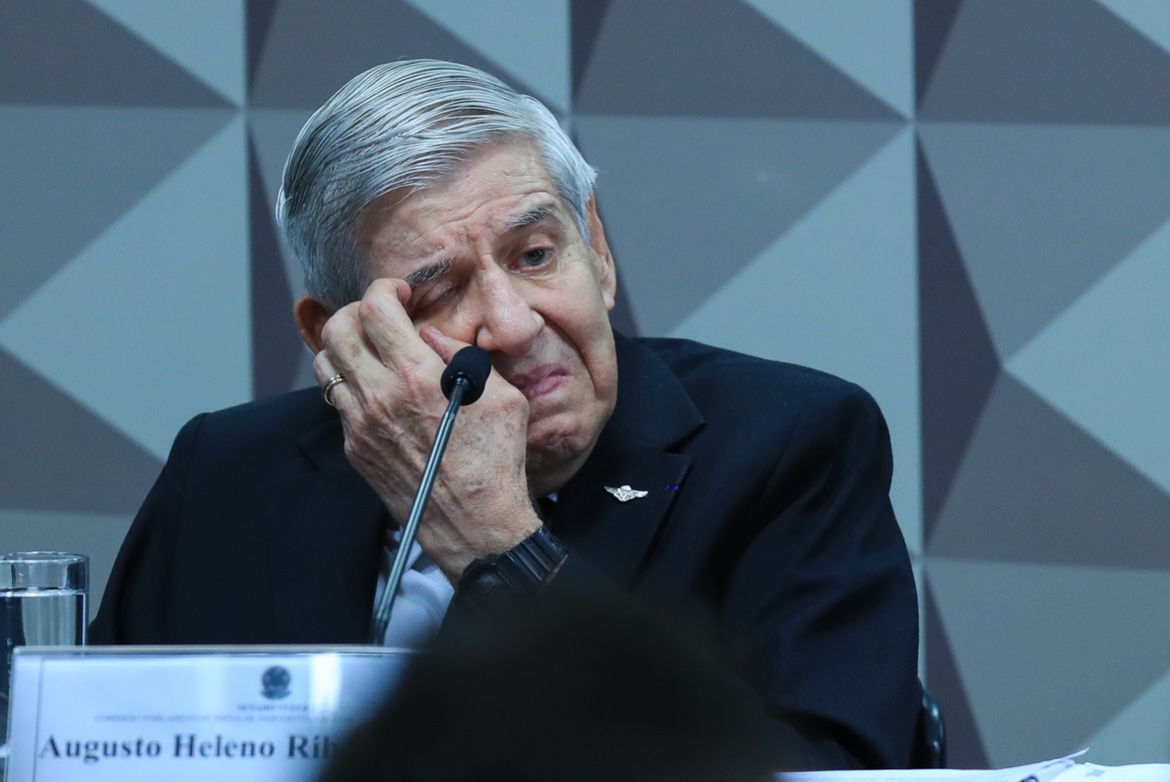 PGR se manifesta a favor de prisão domiciliar para o general Heleno