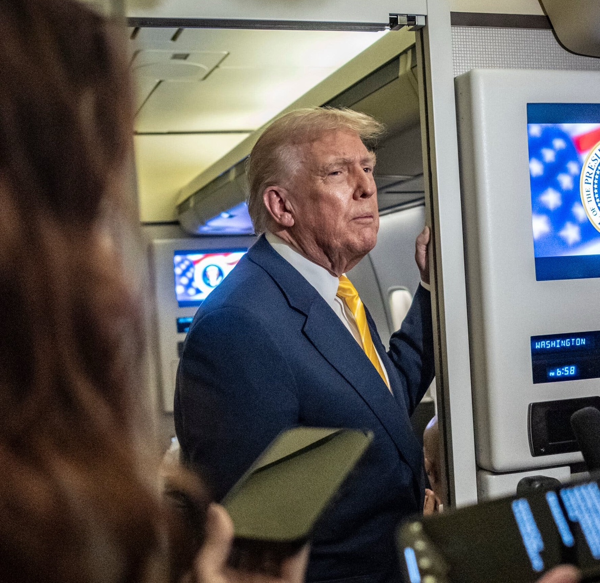 Trump anuncia fechamento total do espaço aéreo da Venezuela