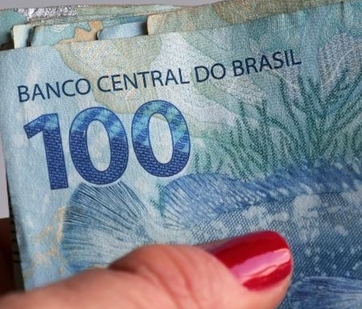 Governo reduz projeção do salário mínimo para R$ 1.627 em 2026