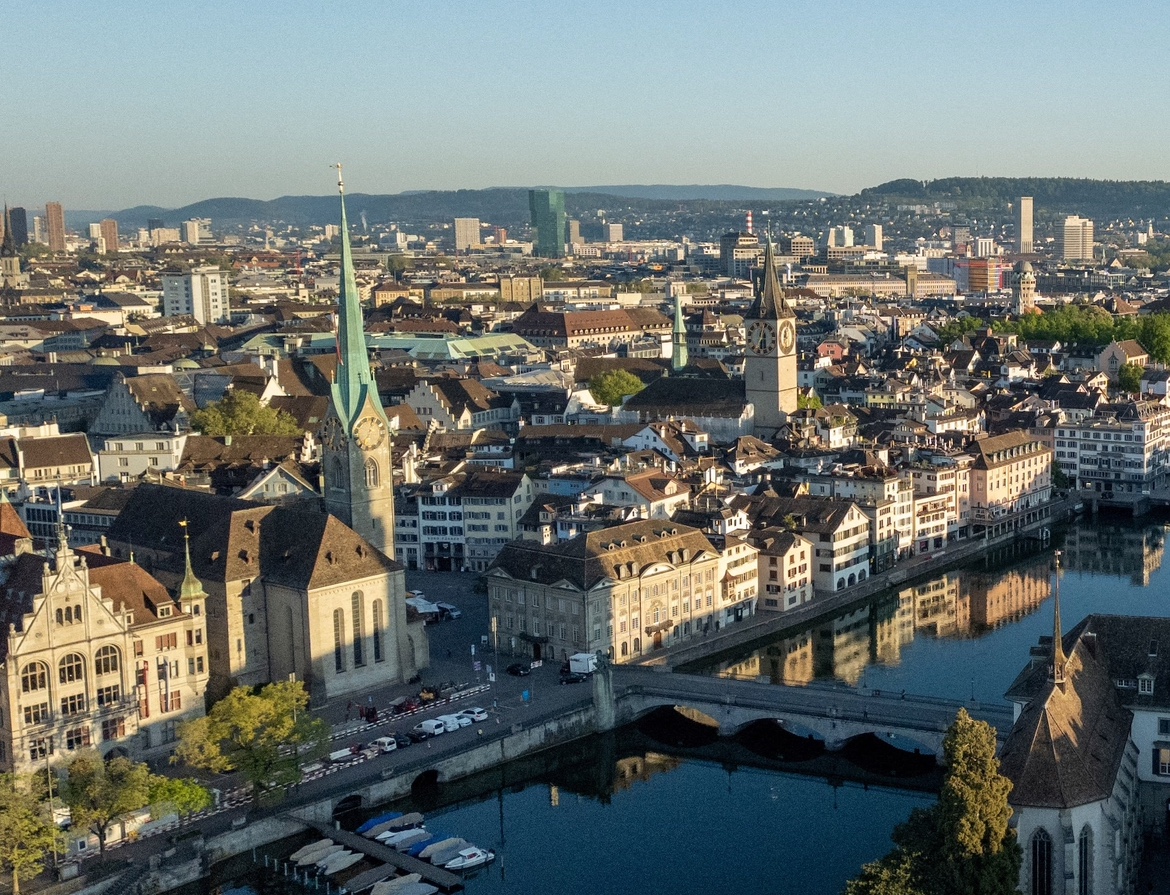 População da Suíça rejeita taxação dos super-ricos