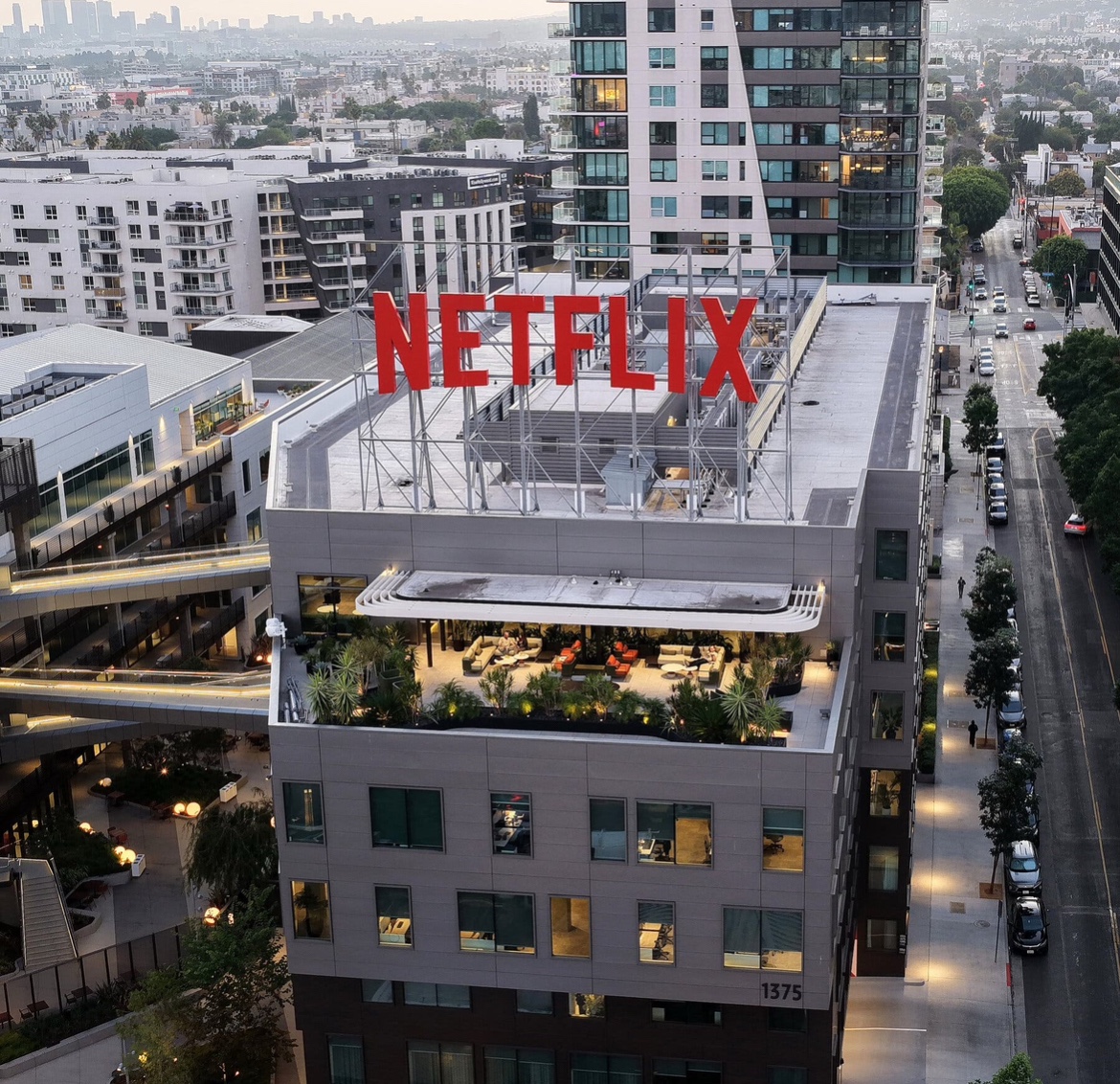 Netflix anuncia compra da Warner Bros. Discovery por 72 bilhões de dólares