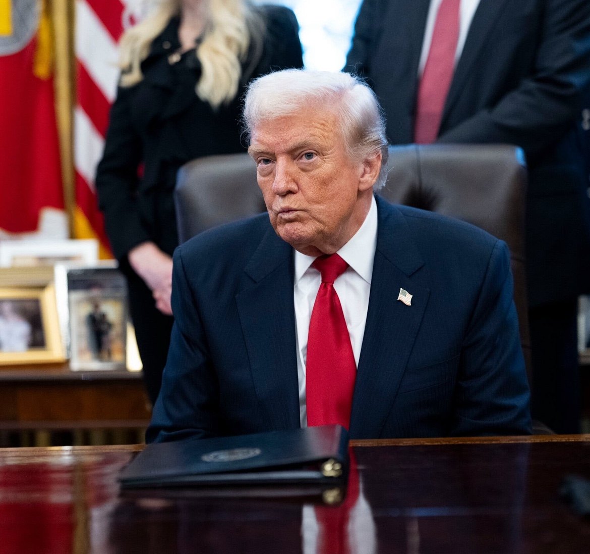 Trump diz que compra da Warner pela Netflix pode ser um problema