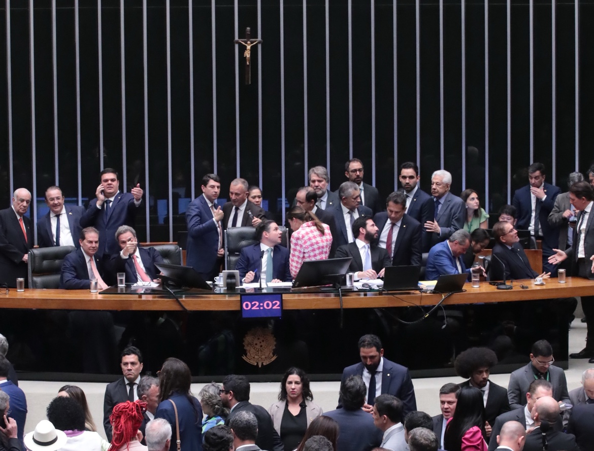 Câmara aprova PL da Dosimetria que reduz pena de Bolsonaro