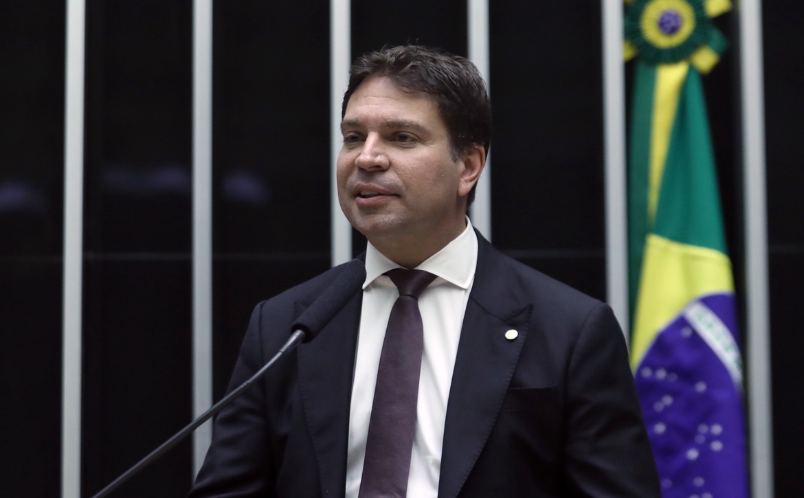Moraes ordena início do processo de extradição de Ramagem nos EUA