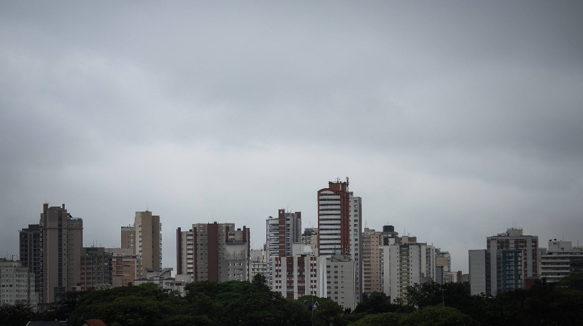 Forte chuva atinge a cidade de São Paulo; capital entra em estado de atenção