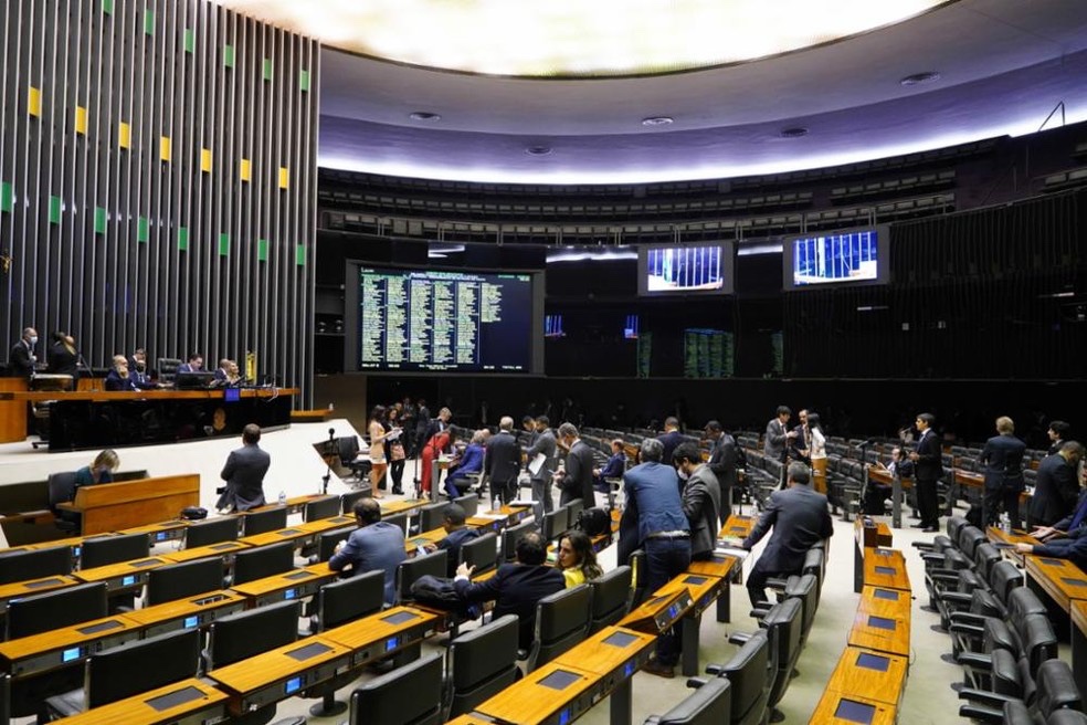 Câmara cassa mandatos de Eduardo Bolsonaro e Alexandre Ramagem