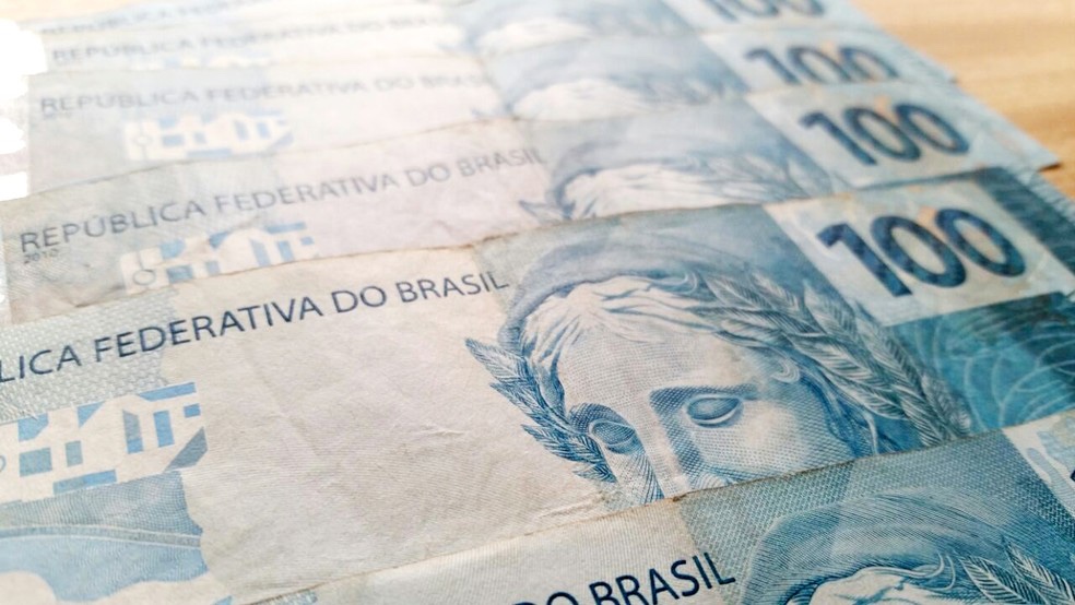 Brasileiros trabalharam 149 dias apenas para pagar impostos em 2025