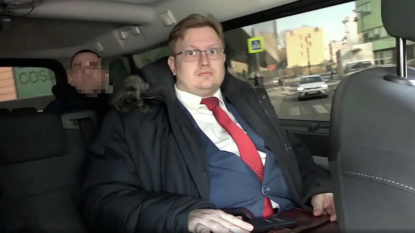 Moscou condena diplomata a 12 anos por vender segredos russos aos EUA