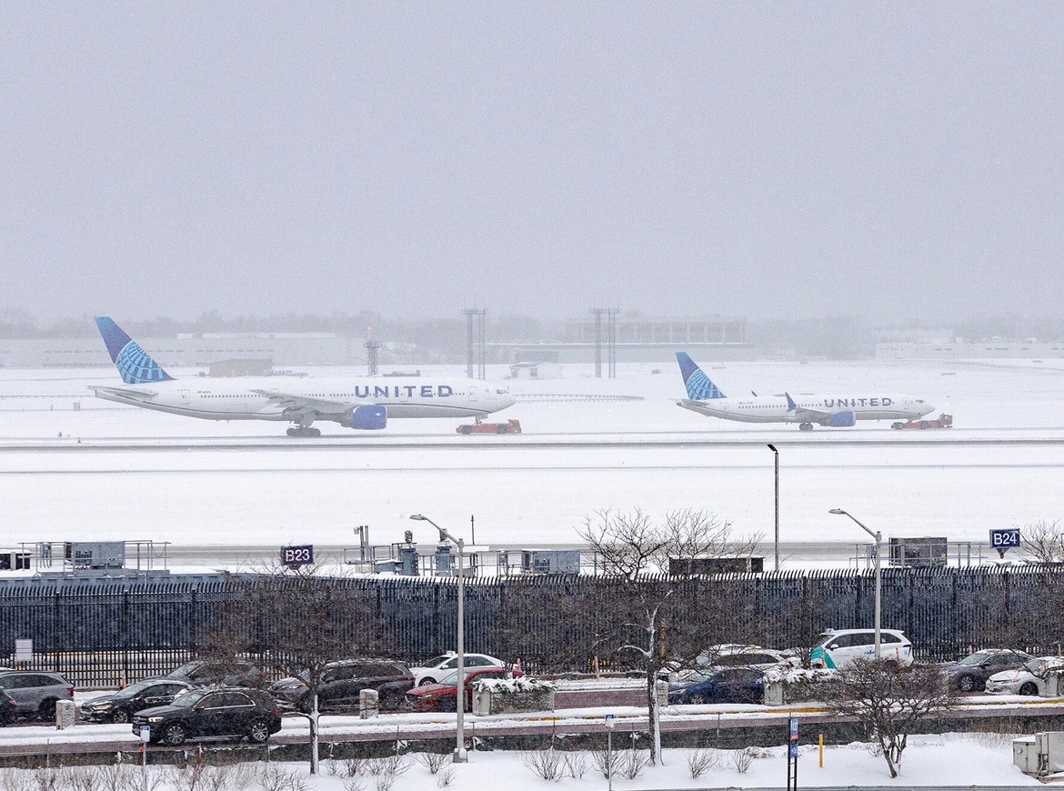 EUA enfrentam fortes nevascas com mais de 1.300 voos cancelados