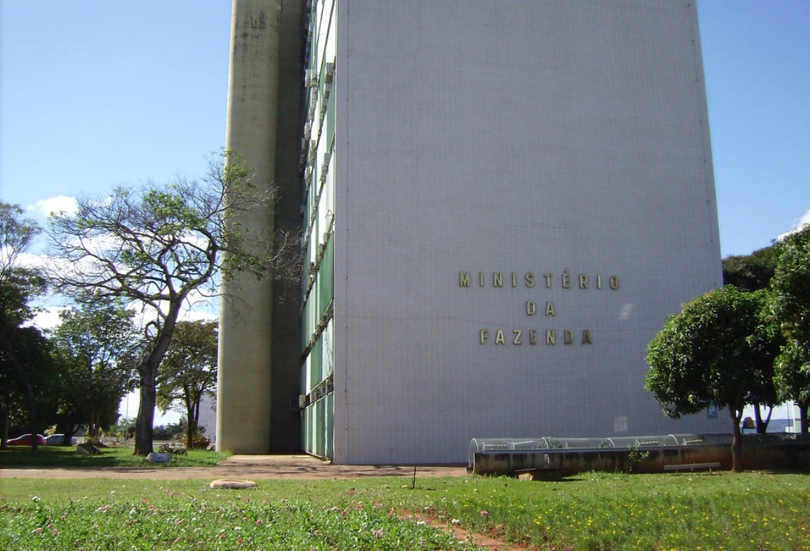 Contas do governo têm rombo de R$ 83,8 bi até novembro