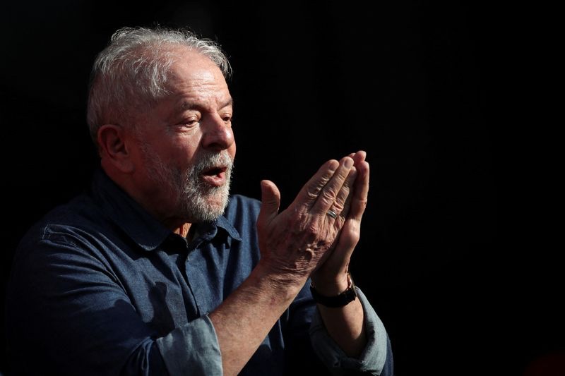 Lula dará reajuste de apenas R$ 18 aos professores em 2026