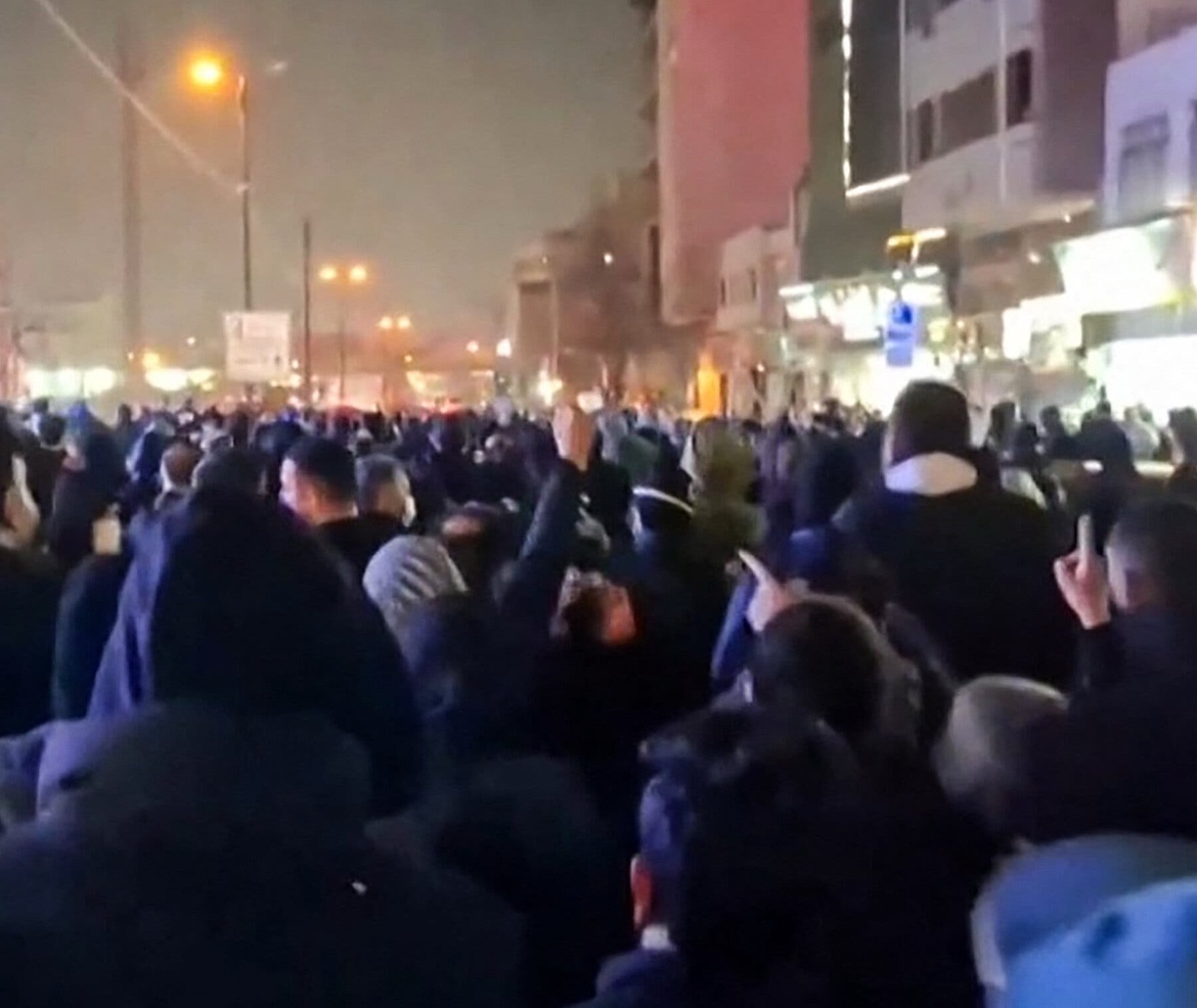 Atos antirregime aumentam no Irã; Trump diz que EUA podem intervir