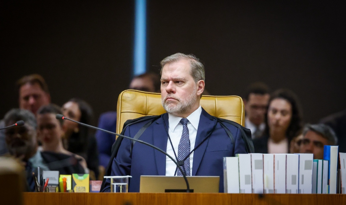 Senadores da oposição protocolam pedido de impeachment de Toffoli