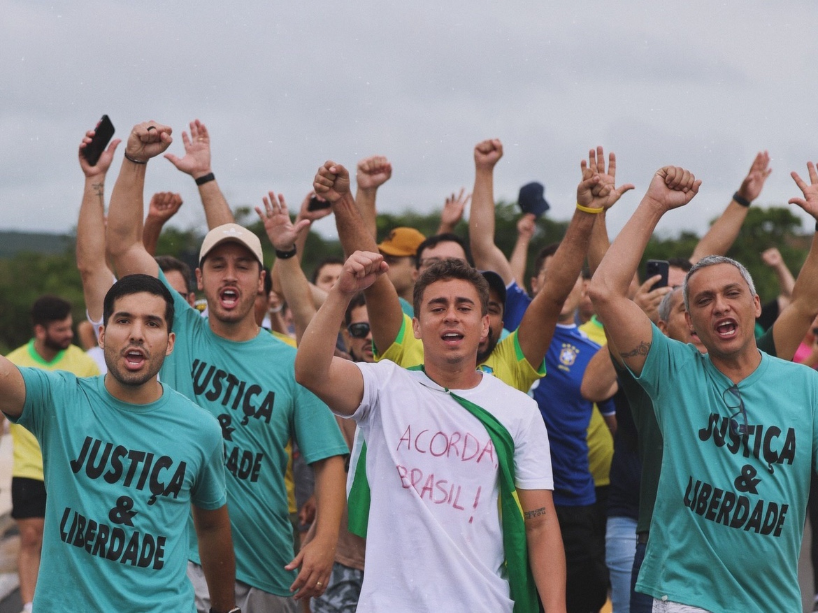 Direita faz caminhada pela “liberdade” de MG até Brasília