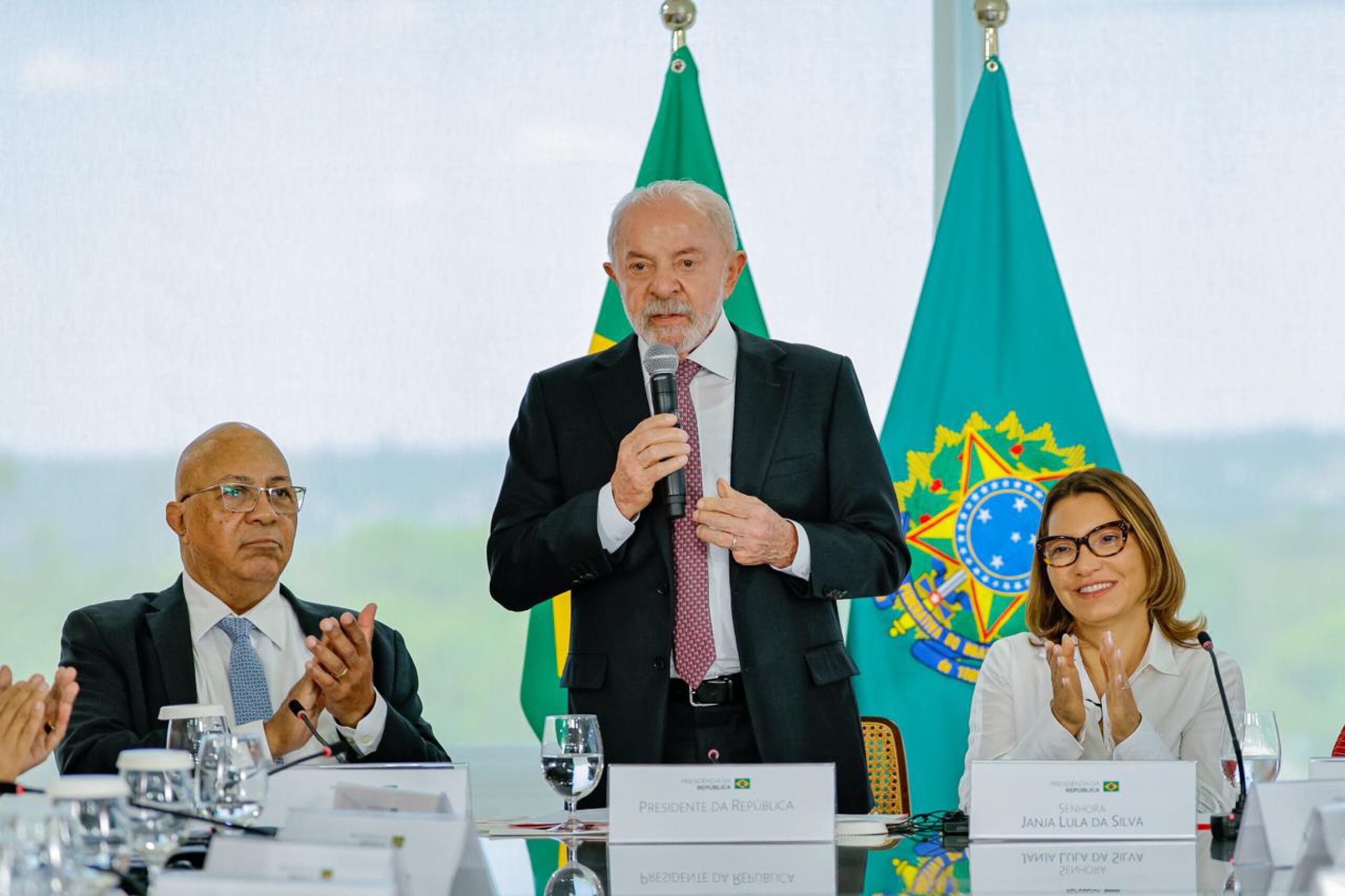 Lula faz ataque misógino e chama governadora do DF de cínica