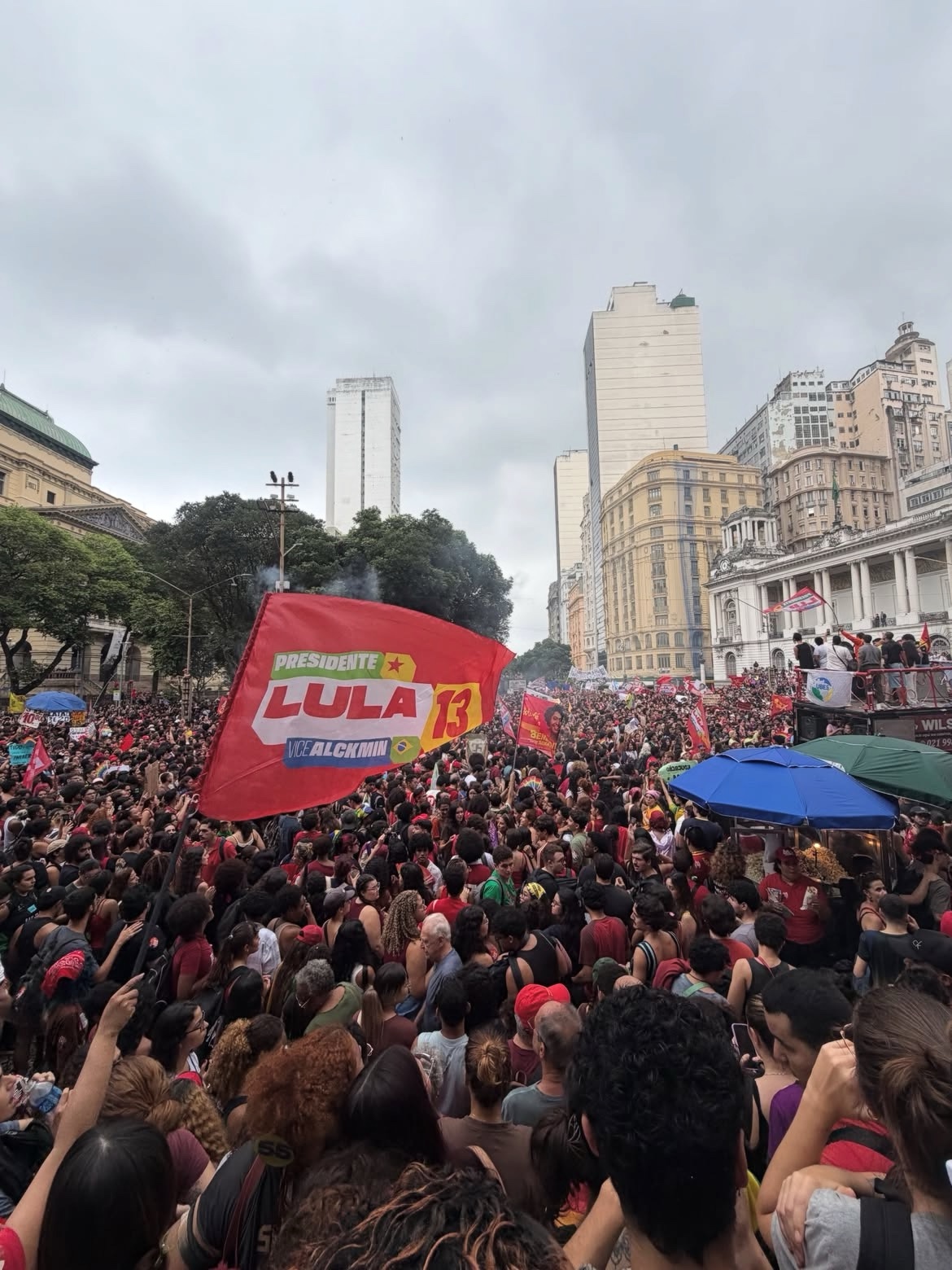 Estudantes realizam ato em apoio a Lula no Centro do Rio